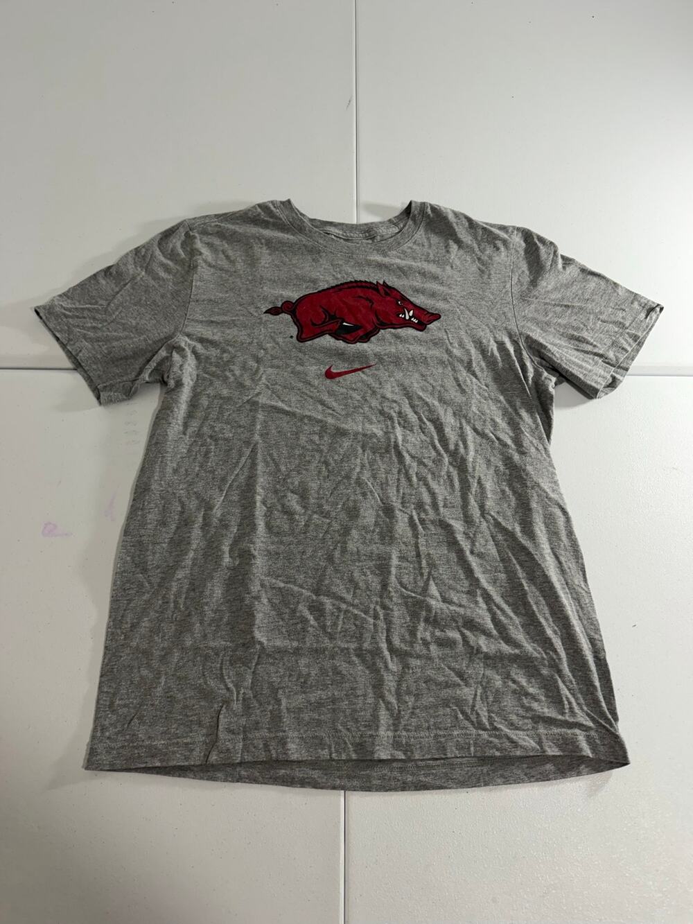Arkansas Razorbacks T-Shirt Men’s Medium Gray Nike Hog Logo Tee